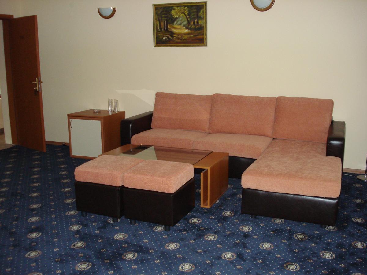 Kovanlika Hotel Razgrad Экстерьер фото