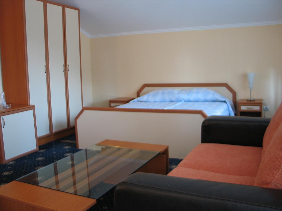 Kovanlika Hotel Razgrad Экстерьер фото